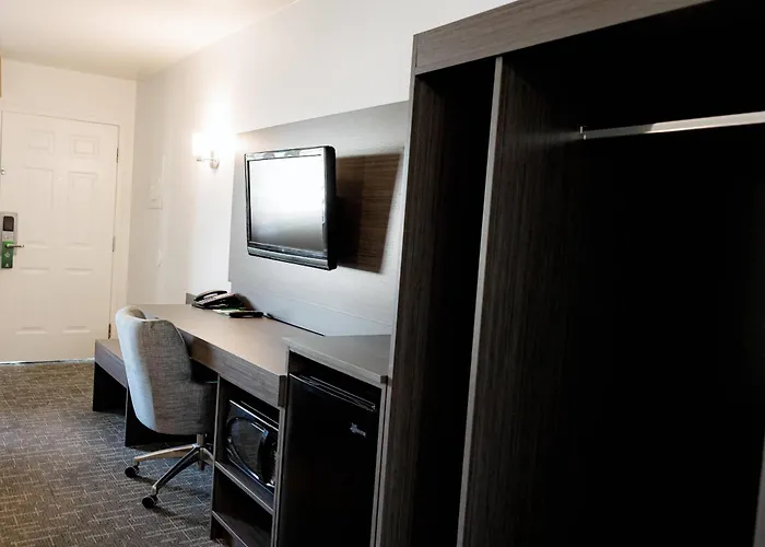 Quality Inn & Suites Lathrop