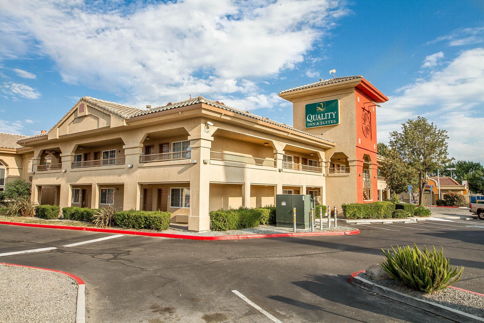 Hotel Quality & Lathrop