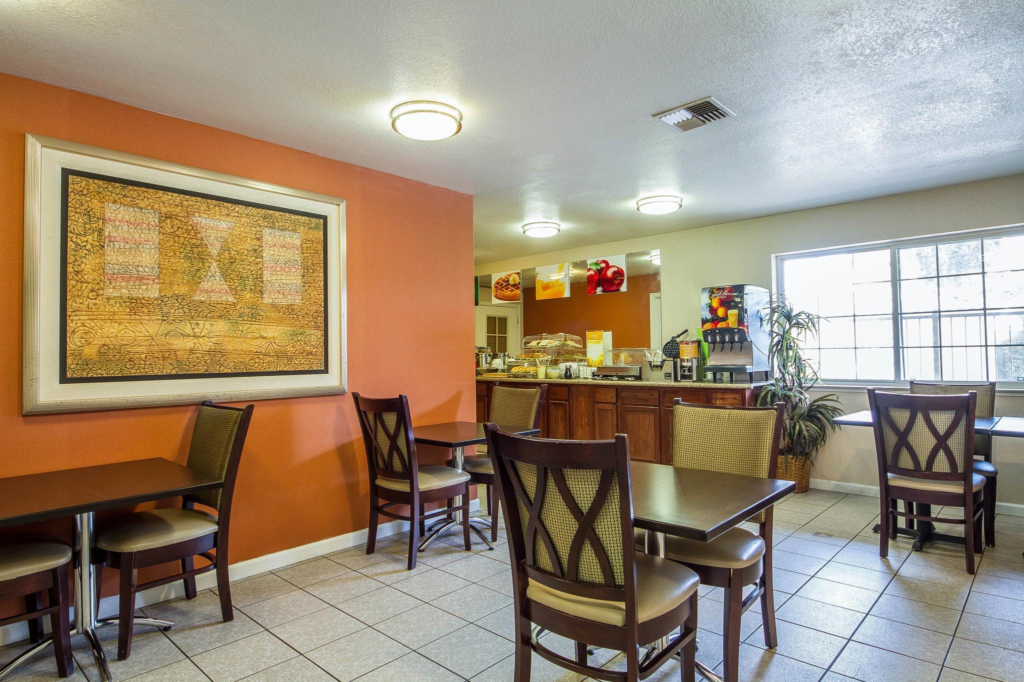 Hotel Quality & Lathrop