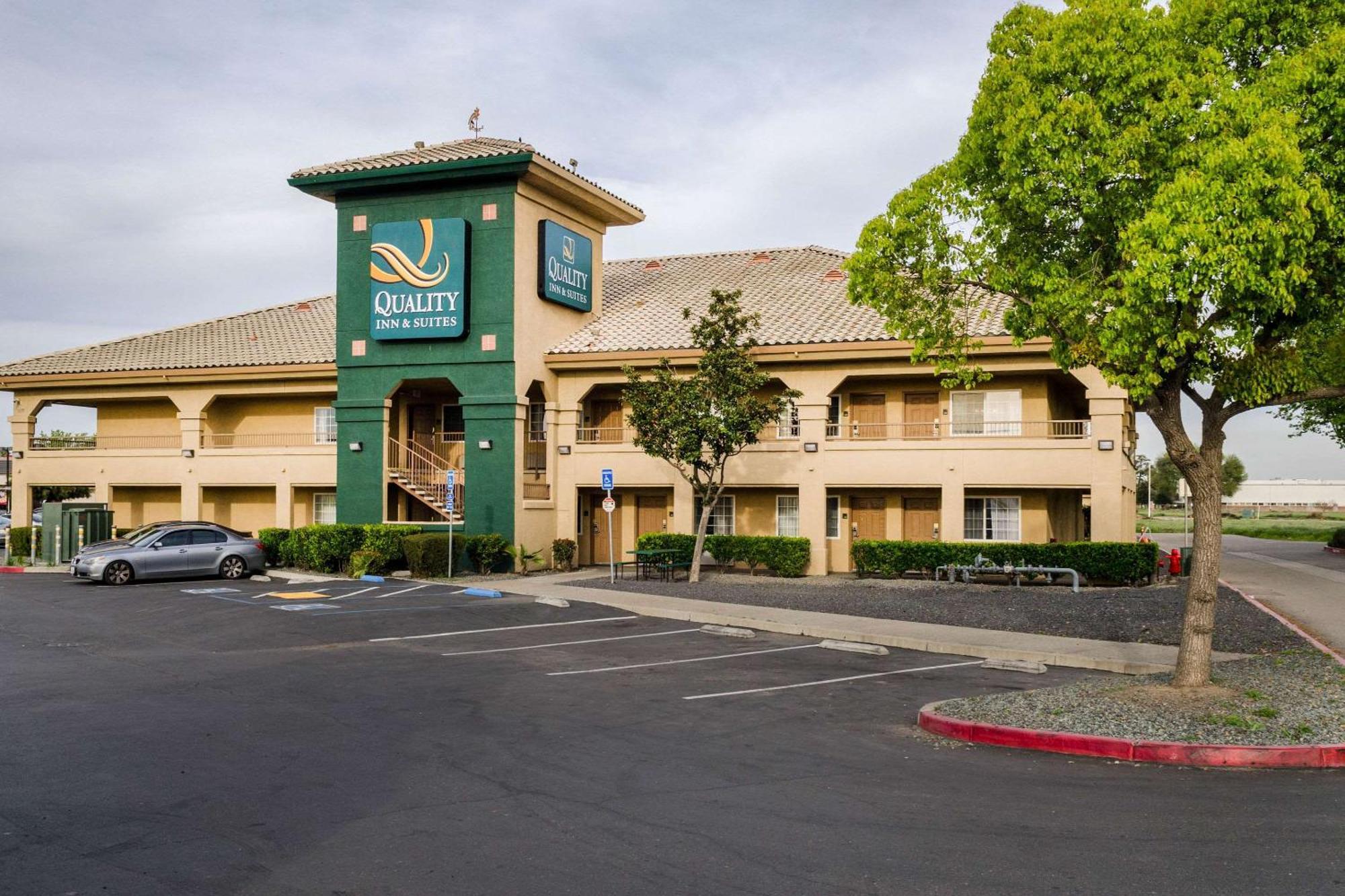 Hotel Quality & Lathrop