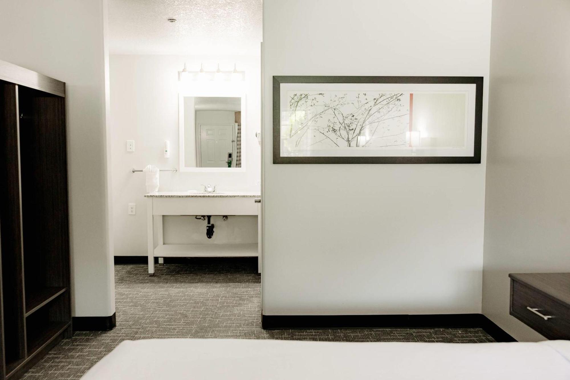 Hotel Quality & Lathrop